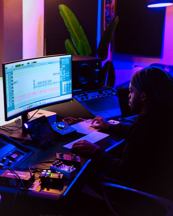 Dakari, tracking and mixing engineer at lowkey studio